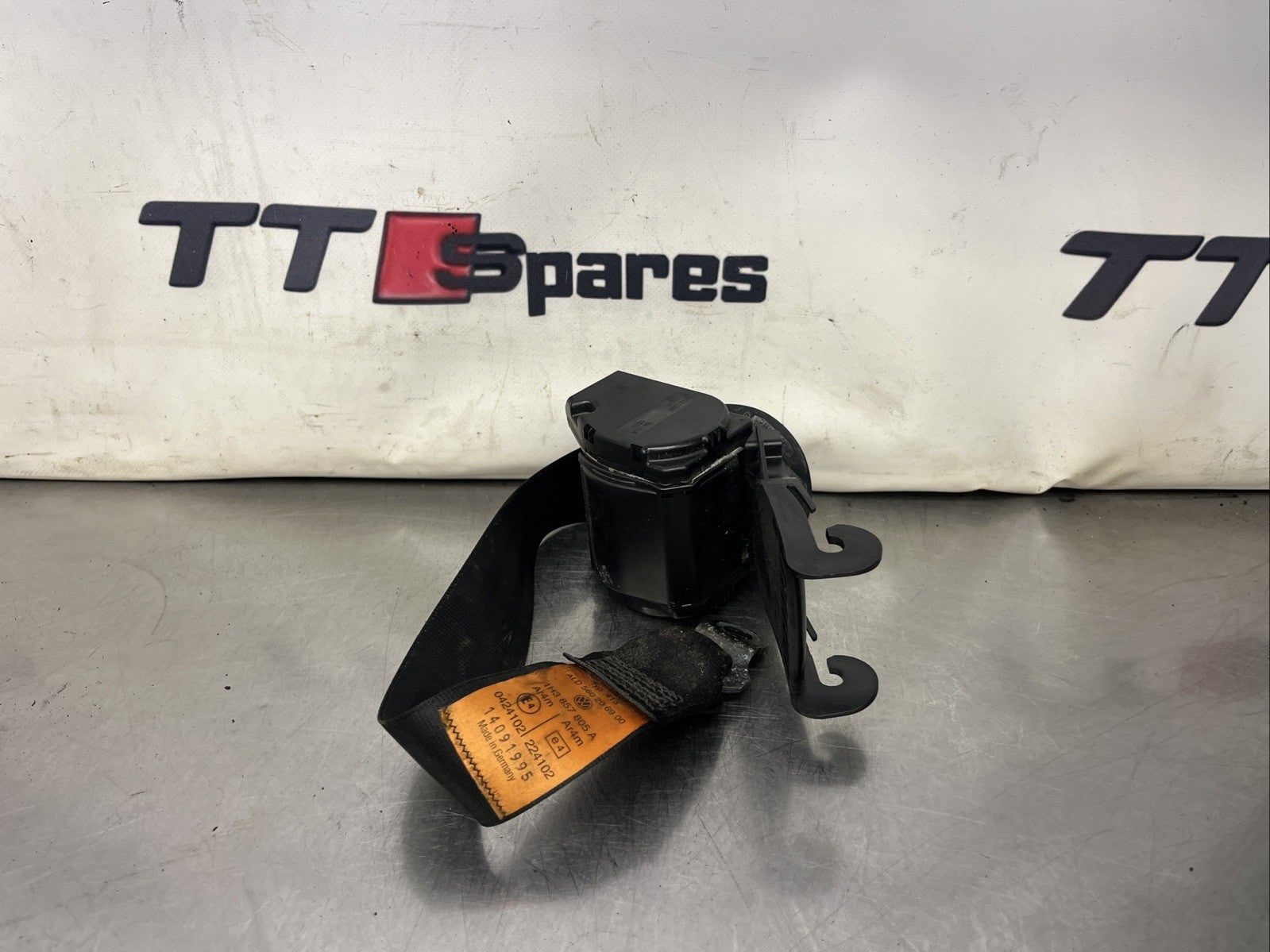 VW VOLKSWAGEN GOLF 1995 MK3 3DOOR NEARSIDE PASSENGER REAR SEAT BELT 1H3857805A