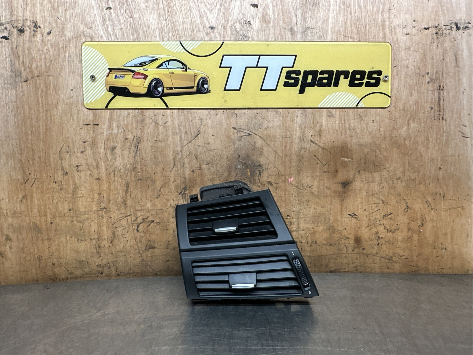 7161803 BMW E70 X5 BLACK FRONT AIR VENT GRILL LEFT SIDE