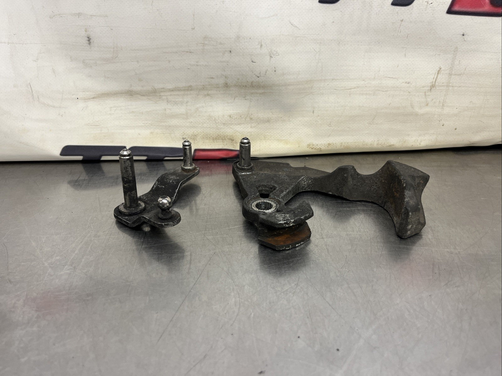 AUDI TT MK1 8N (98-06) S3 CUPRA R 6 SPEED GEAR LINKAGE SELECTOR O2M 8N0711046A