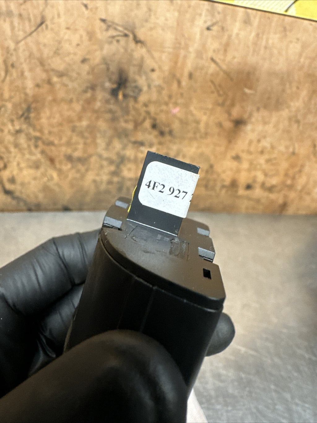 4F2927227BVUV AUDI S6 A6 C6 2005-2011 GLOVE COMPARTMENT SWITCH 