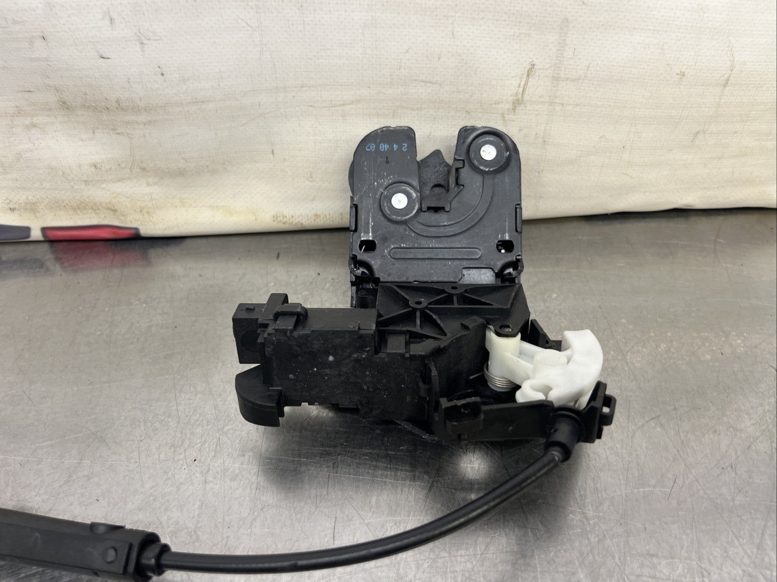 AUDI TT MK2 8J REAR TAILAGATE BOOT LOCK CATCH LATCH MECHANISM 8P4827505C