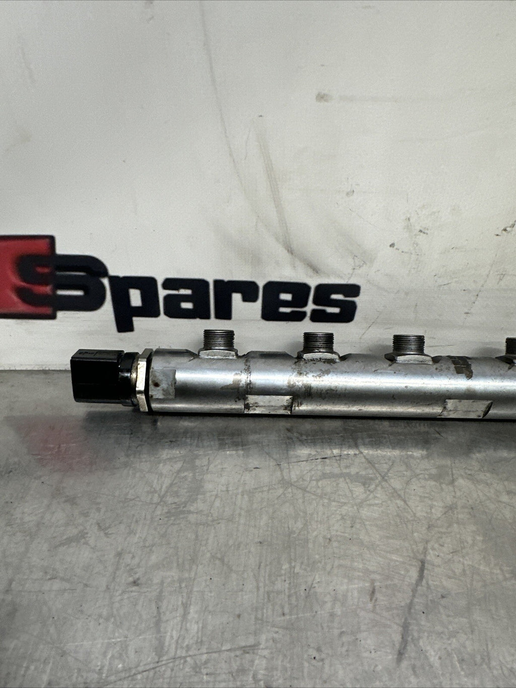 BMW X5 E70 4.0D ENGINE FUEL RAIL & SENSOR 0445216036 780542301
