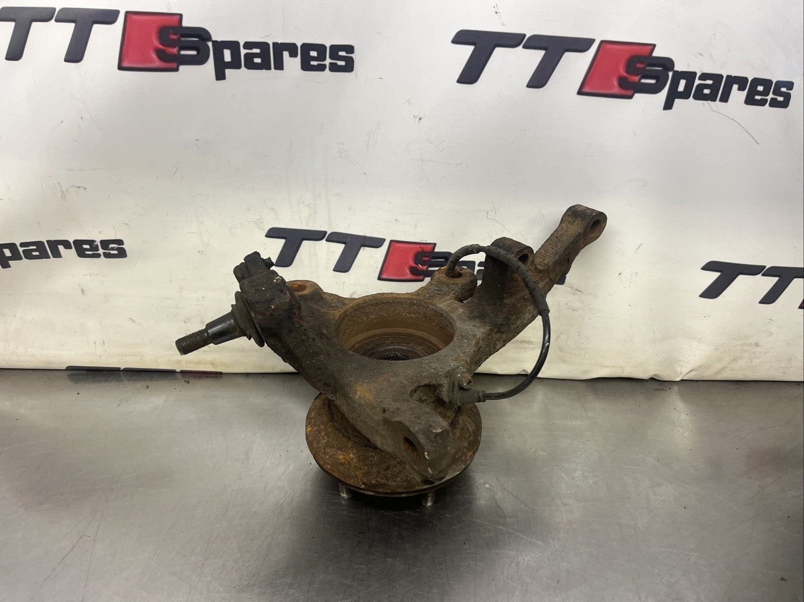 RANGE ROVER VOGUE L322 N/S PASSENGER SIDE LEFT FRONT WHEEL HUB