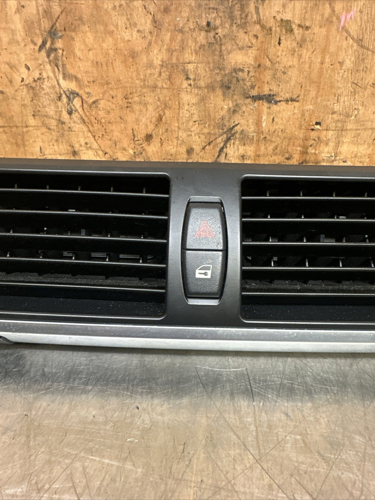 BMW X5 E70 X6 E71 07-13 DASHBOARD CENTRE AIR VENT WITH GLOVE BOX SWITCH 7161801