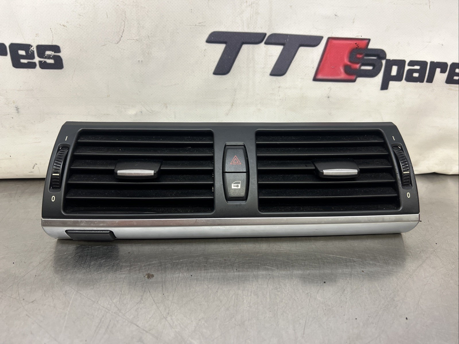 BMW X5 E70 DASHBOARD AIR VENT FRONT CENTRE 9210705 2010