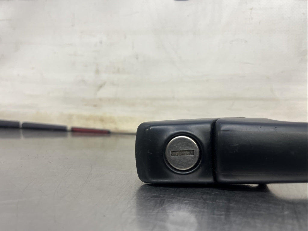 Volkswagen Golf III 1995 Right front door exterior handle 1H0837209 VAL249607