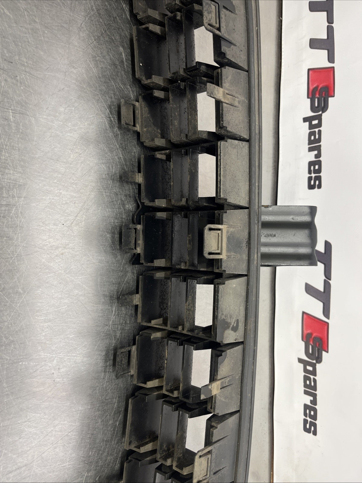 Audi Tt Mk1 3.2 V6 Front bumper  Lower Middle Grill Genuine