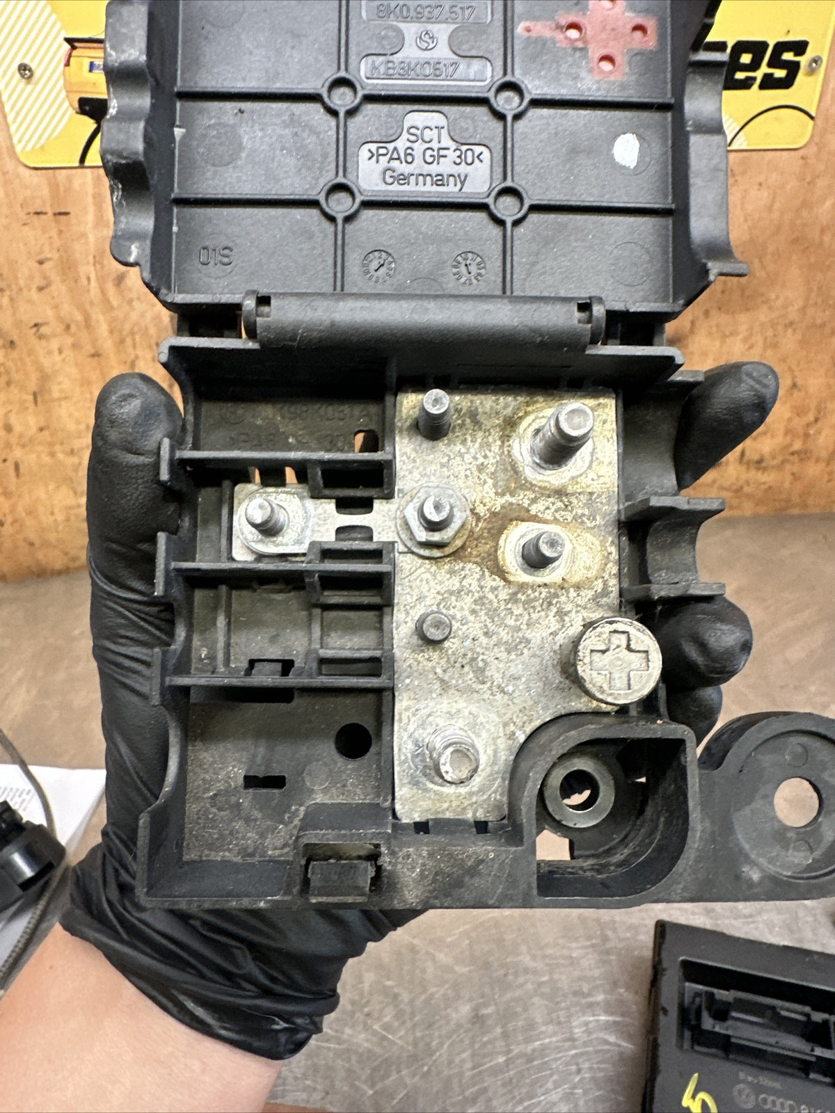 AUDI A5 A4 B8 08-16 POSITIVE BATTERY DISTRIBUTOR TERMINAL POWER BOARD 8K0937517A