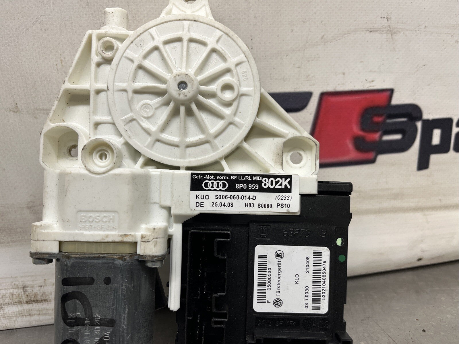 Audi A3 03-12 n/s near passenger left front window motor 8P0959802K 