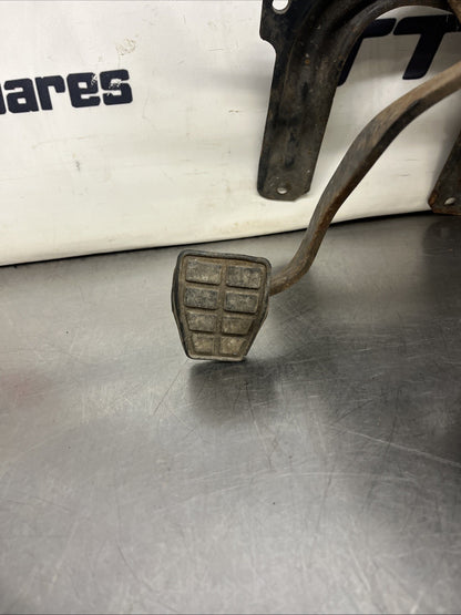 VOLKSWAGEN GOLF JETTA MK2 1.6 8V THROTTLE CLUTCH BRAKE PEDALS LHD