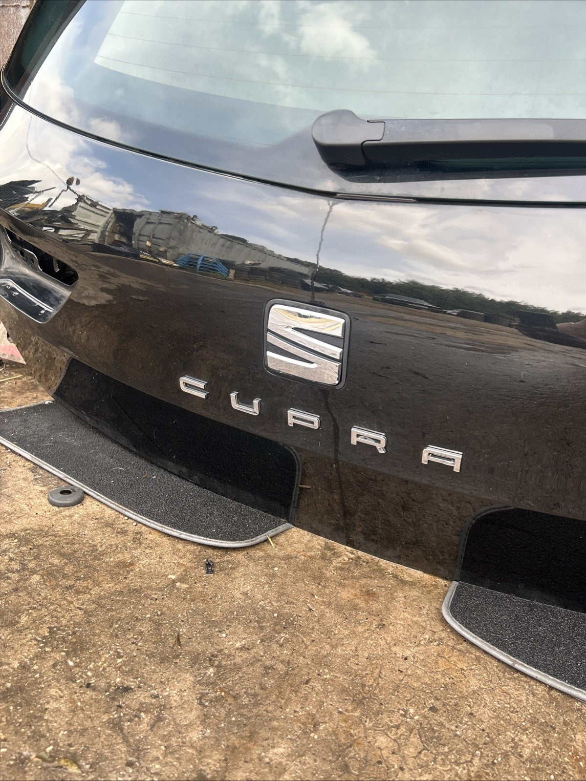 17-20 SEAT LEON CUPRA MK3 Black LZ5C COMPLETE BOOT LID  *NO LIGHTS*