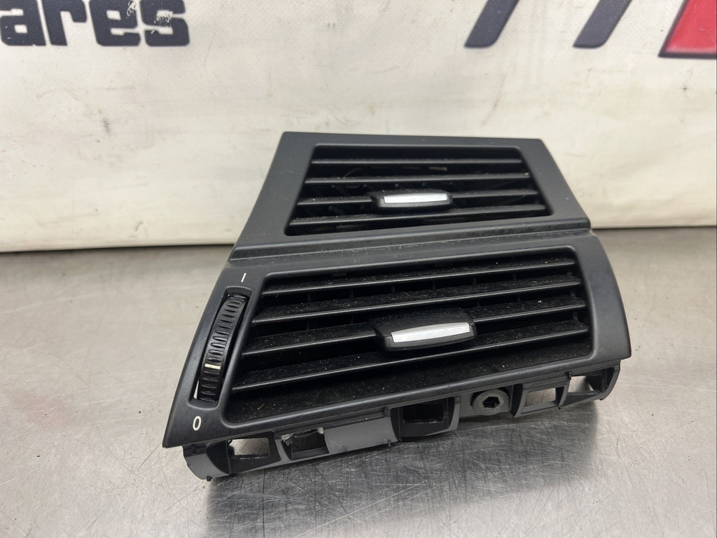 OEM 2009 BMW X6 E71 DASHBOARD FRONT RIGHT SIDE AIR VENT 7161804