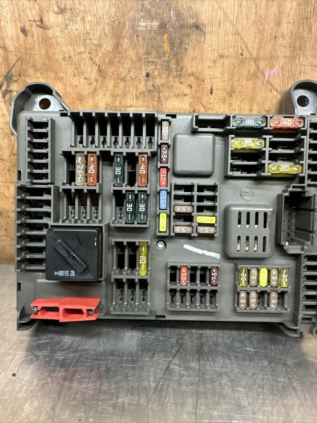 BMW  X5 E70 Fuse Box Relay Unit Module Power Distribution B010105300 B552 