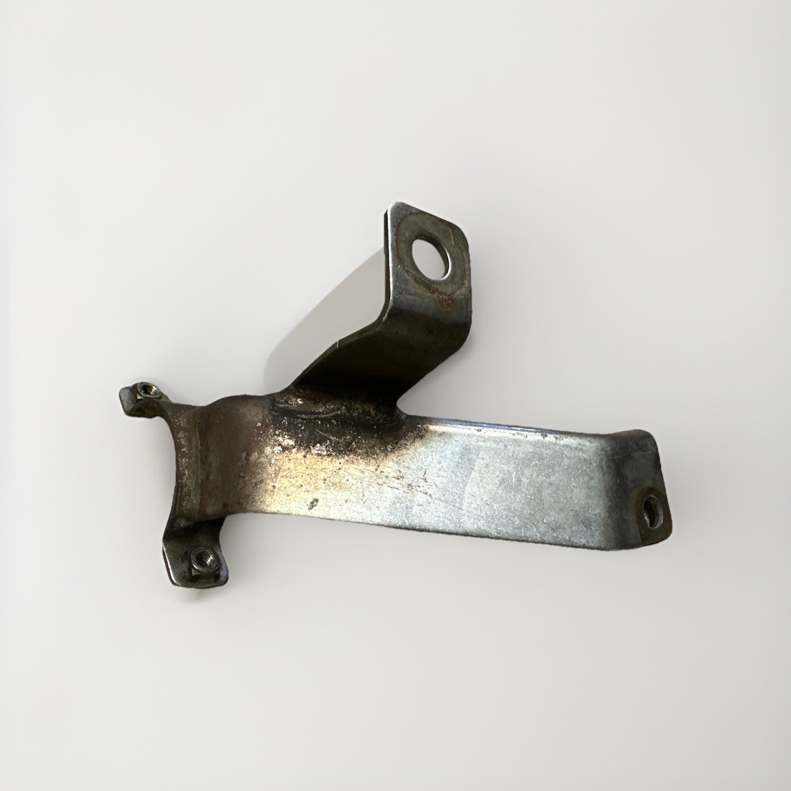 Audi TT 8N Turbo Pressure Pipe Bracket  06A145756N