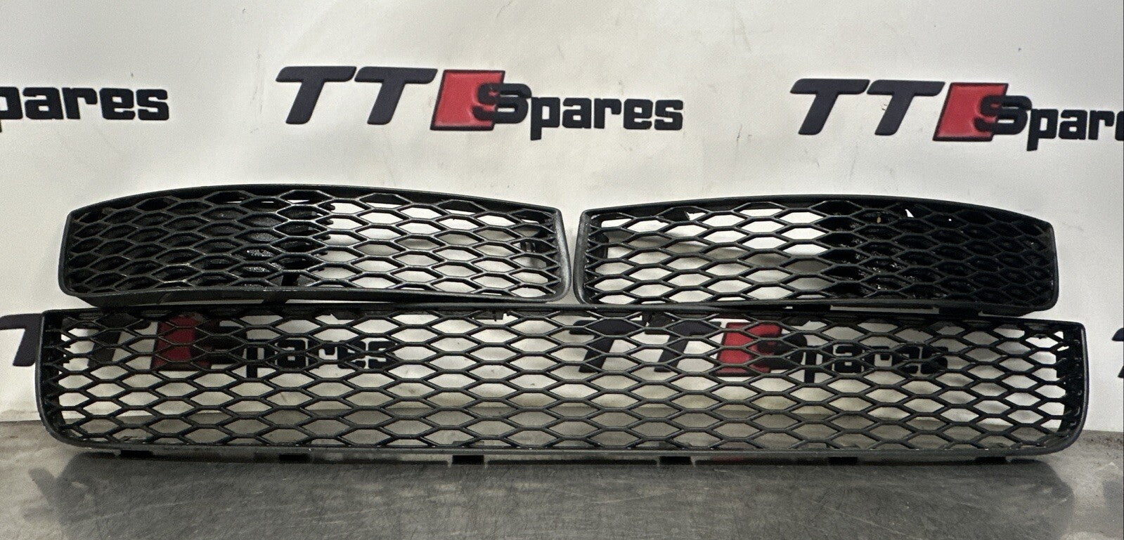 Audi TT Mk1 Front Bumper Centre Lower Grills  8N0807683A GENUINE OEM set