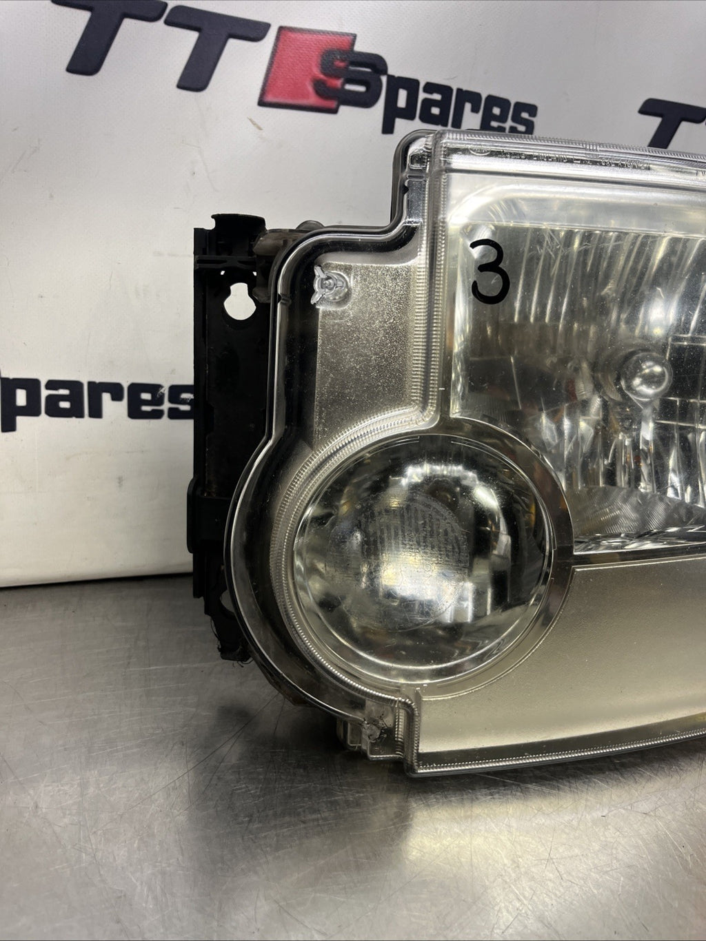 Land Rover Discovery 3 Nearside Passenger Side Halogen Headlight XBC500032