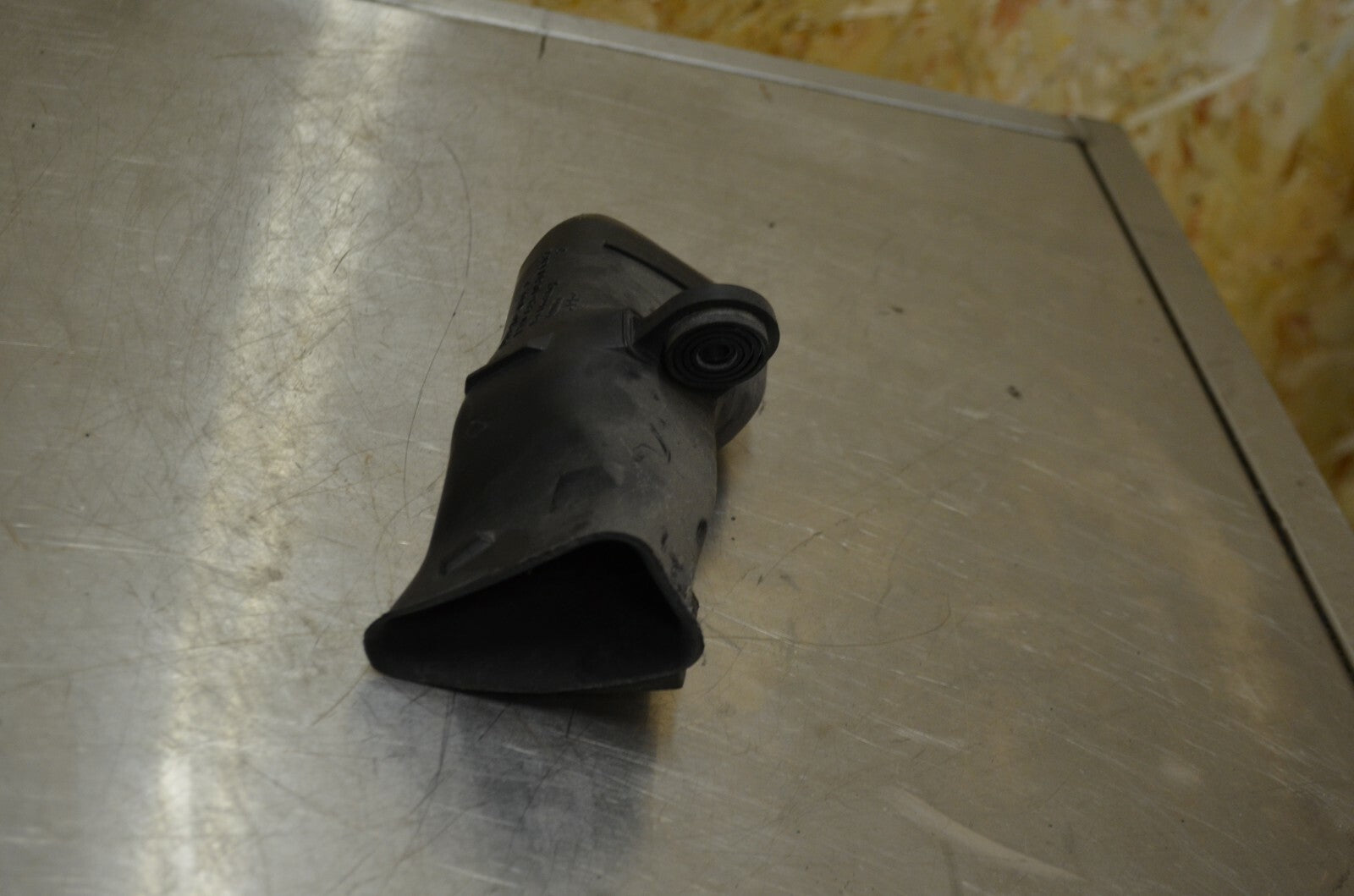 Audi TT 8N 1998-2006 Mk1 225 Quattro 1.8T Airbox intake pipe duct 8N0129604A