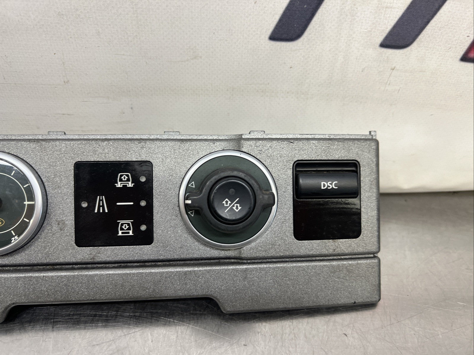 Range Rover L322 ride height & tailgate release switch YUL000072PUY 2003