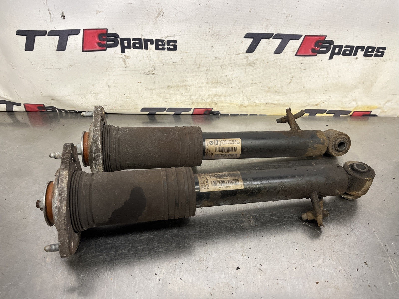 BMW X5 E70 07-13 REAR SHOCK ABSORBER SET OF TWO 6781932 6781931