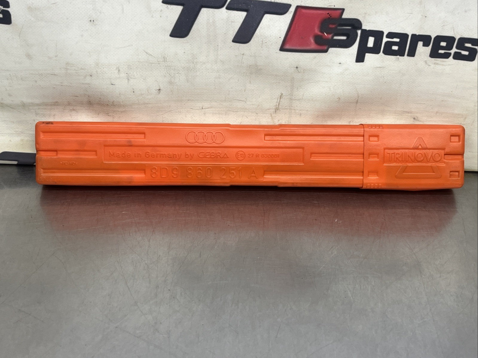 AUDI TT 8N MK1 Hazard Warning Triangle 8D9860251A 3.2 Petrol 184kw 2006