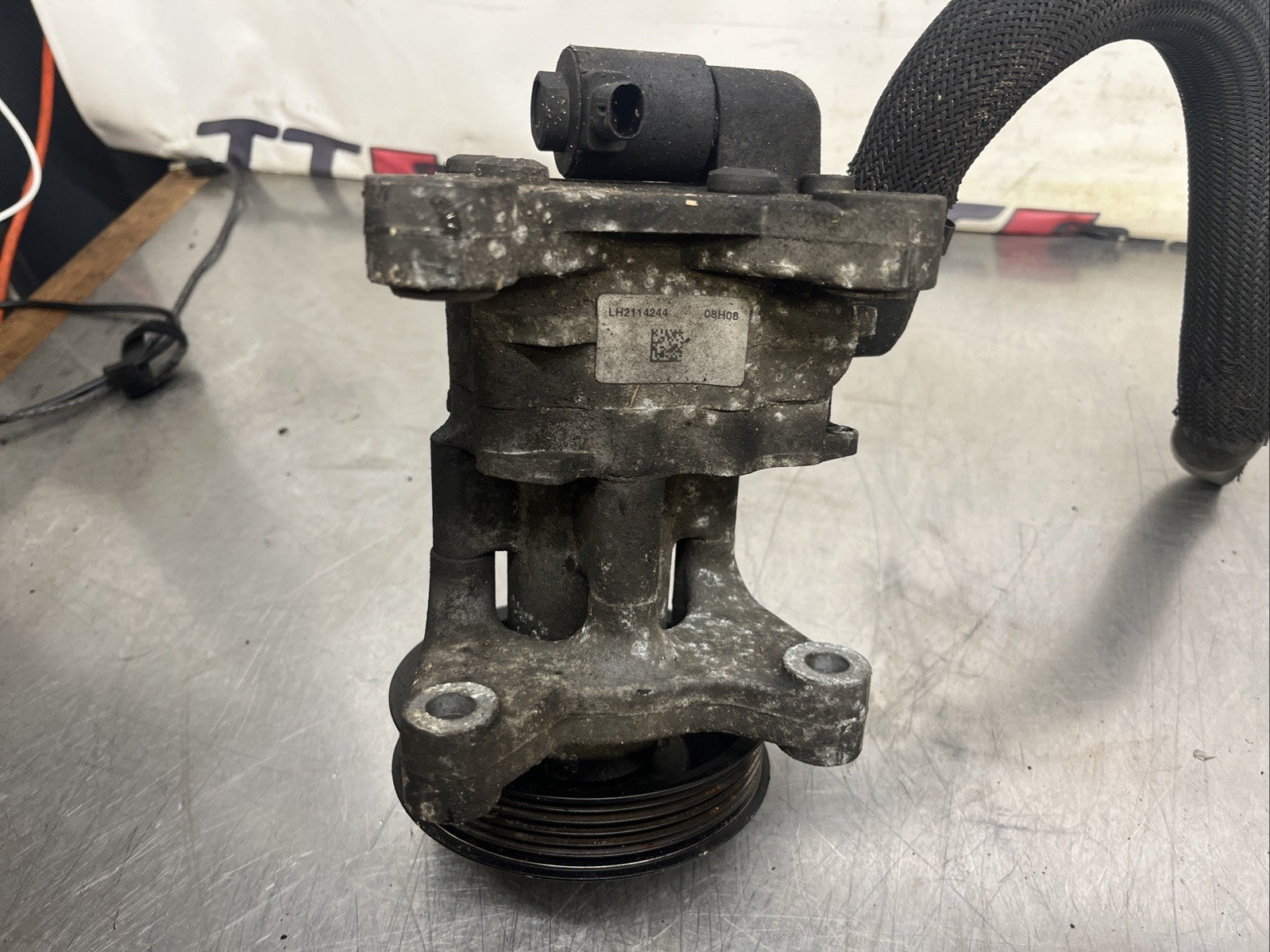 2008 BMW X5 E70 3.0d M57N2 678100902 POWER STEERING PUMP & PULLEY
