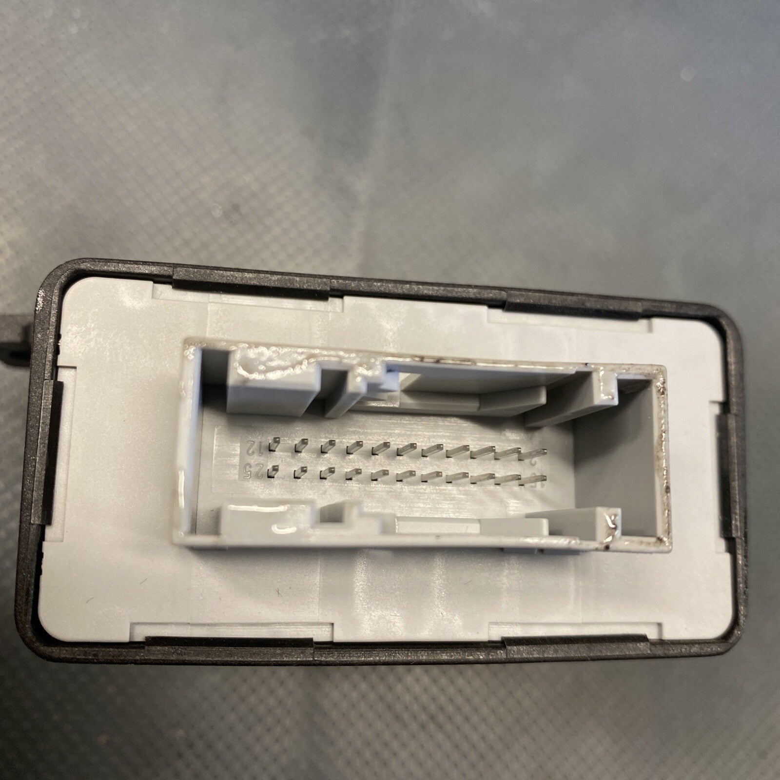 Audi A4 8P A6 C6 Xenon Headlight Range Control ECU  8P0907357F