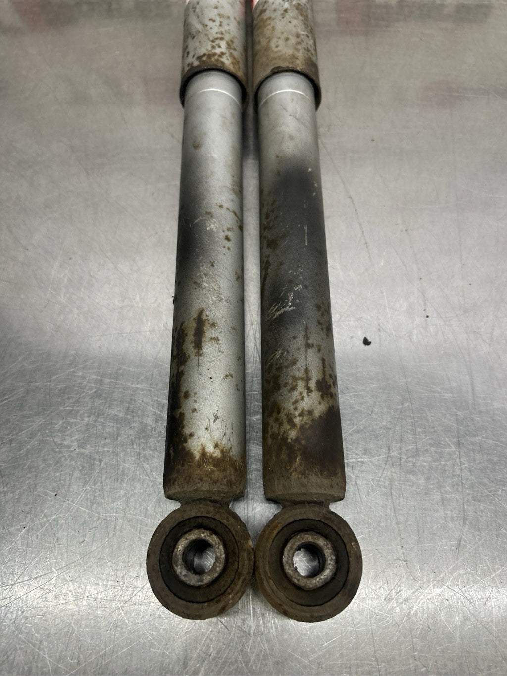2 X AUDI TT (8N3) 1.8 T QUATTRO 1998-2006 REAR SHOCK ABSORBERS KYB SHOCKERS PAIR