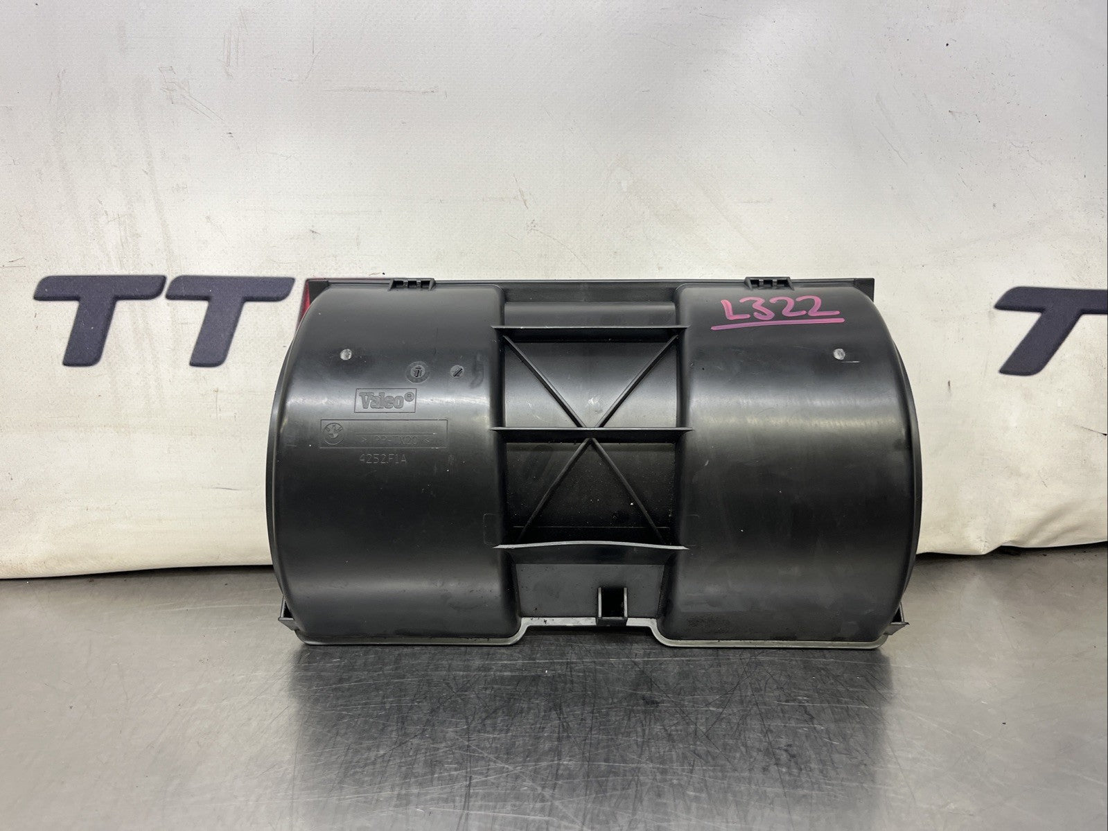 L322 Range Rover 02-12 - Blower Motor Trim / Blower Motor COVER / 4252F1A VALEO