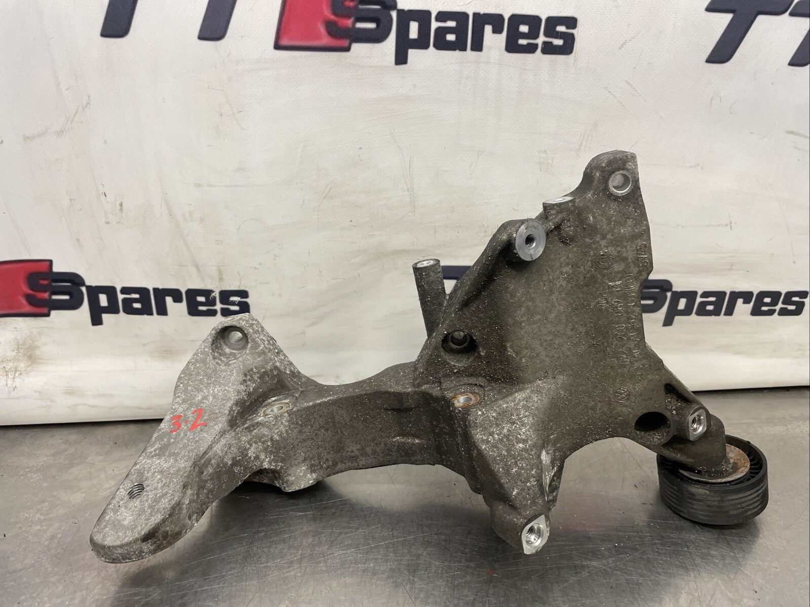 VW GOLF R32 3.2 ALTERNATOR BRACKET AIR CON BRACKET 022260089M 05~10⚡RAPID POST⚡