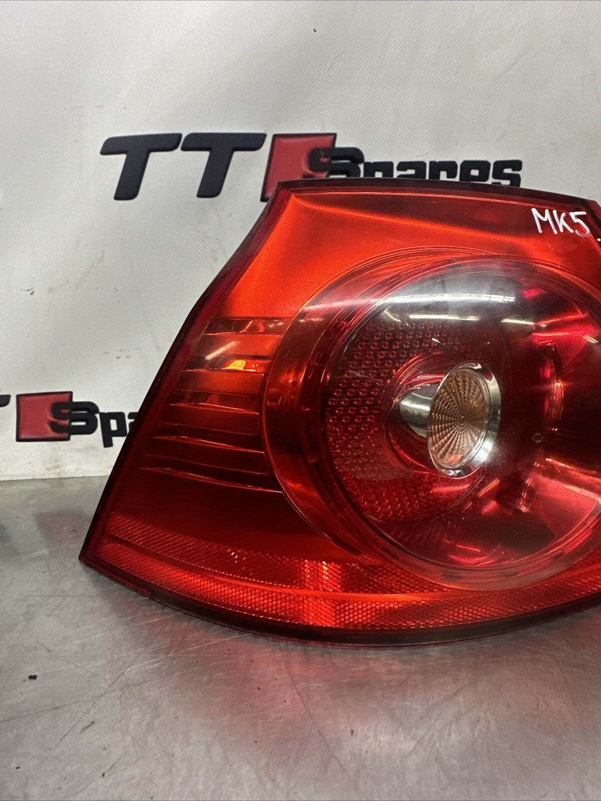 VW GOLF MK5 2003-2009 LEFT PASSENGER SIDE REAR TAIL LIGHTS 1K6945095E