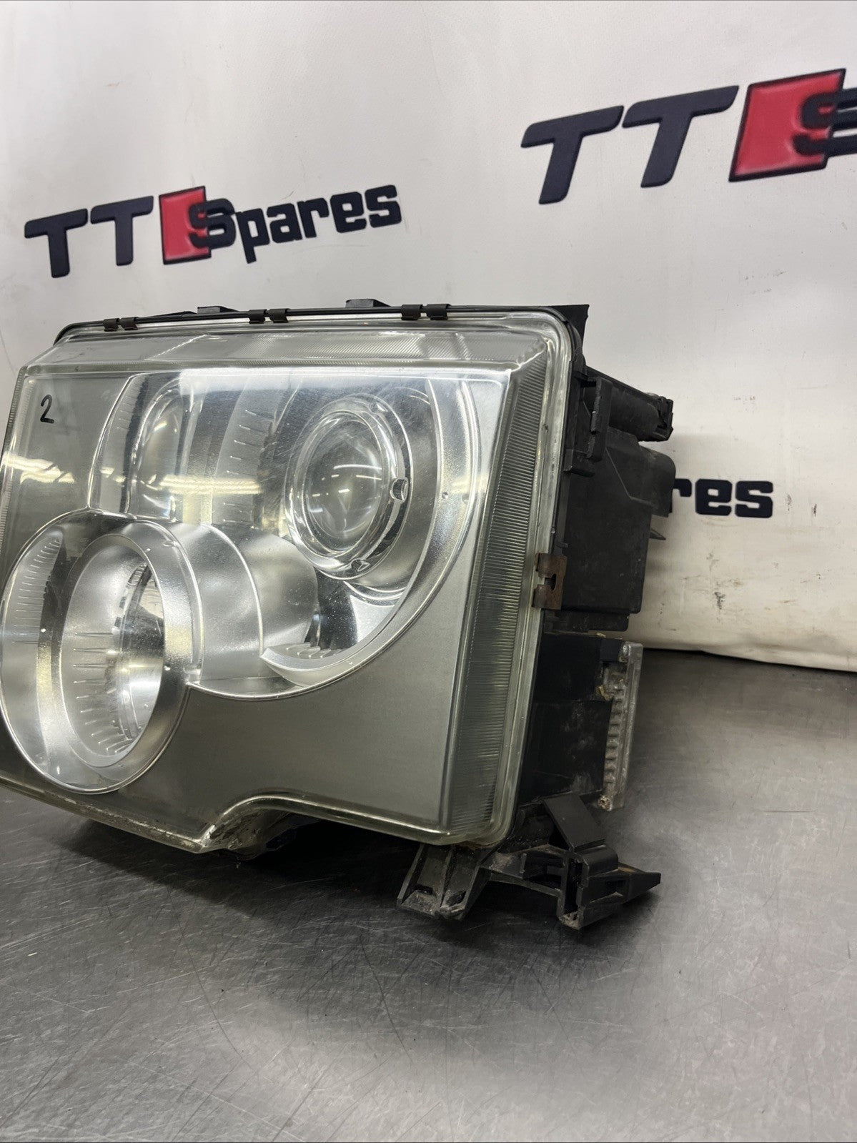 Range Rover L322 Headlight Xenon Near Side XBC000376 2002 to 2006 B14032