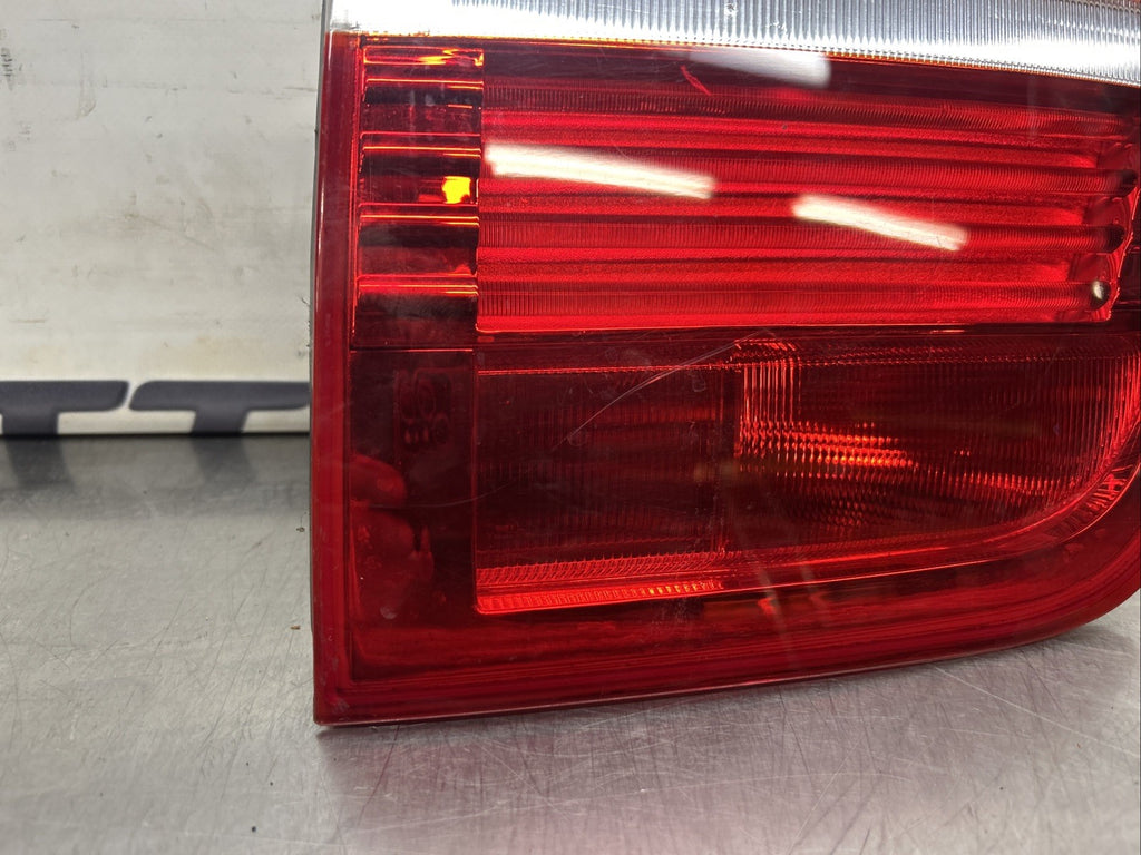 BMW X5 E70  PASSENGER LEFT REAR TAILGATE INNER TAIL LIGHT 7295339
