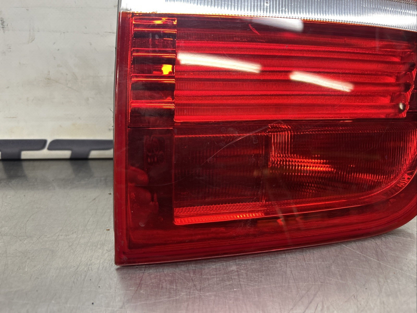 BMW X5 E70  PASSENGER LEFT REAR TAILGATE INNER TAIL LIGHT 7295339