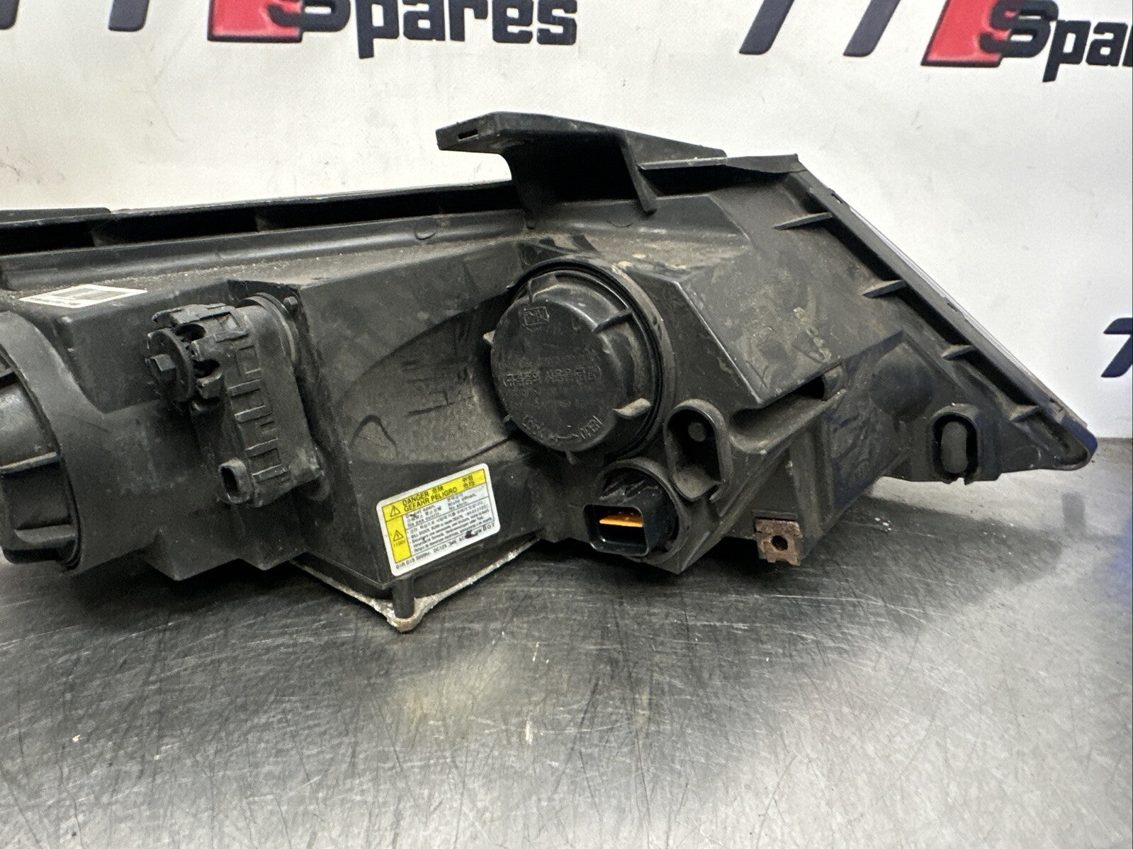 92101-2P150KIA SORENTO HEADLIGHT FRONT LEFT PASSNEGER SIDE XENON  MK2 2009- 2014