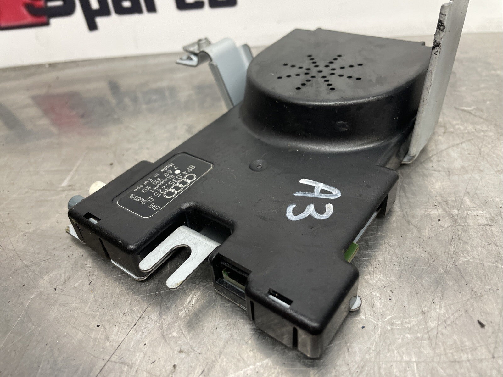 AUDI A3 8P AERIAL ANTENNA AMPLIFIER BOOSTER 2010 8P4035225D