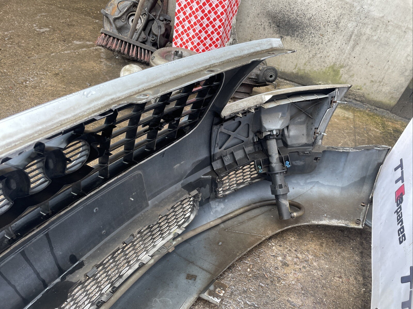 AUDI TT 8N 225 Bumper Complete LY7W