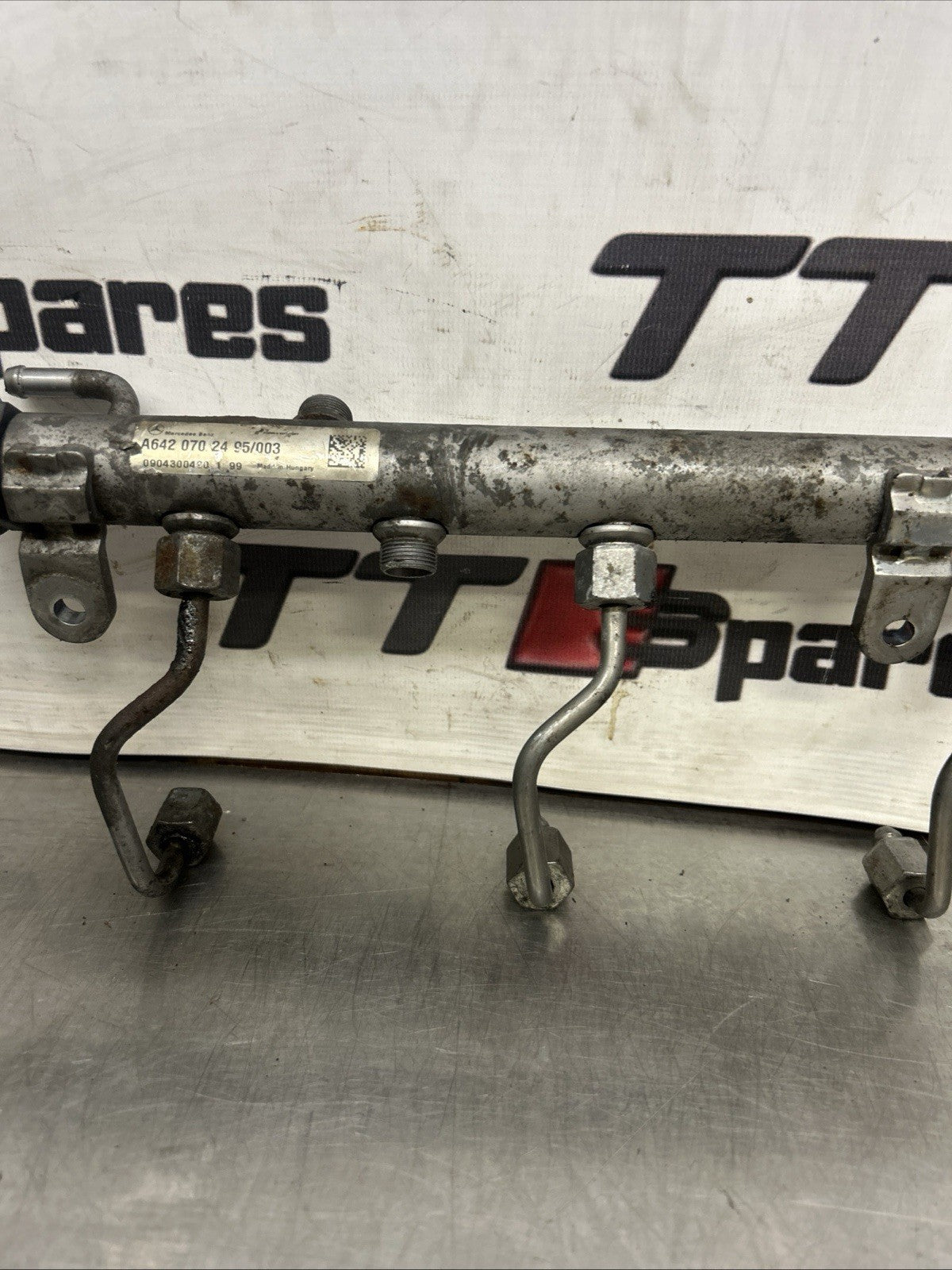 2012 MERCEDES BENZ E CLASS W212 3.0 DIESEL FUEL INJECTOR RAIL OEM A6420702495