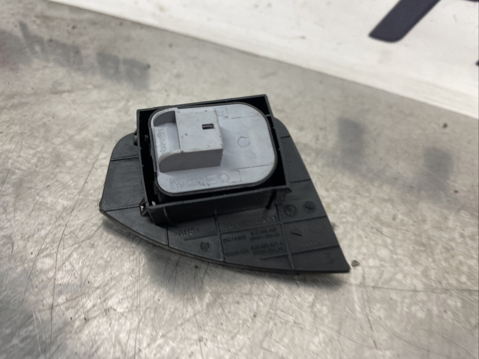 06-14 AUDI TT MK2 8J WING MIRROR SWITCH BLACK GENUINE