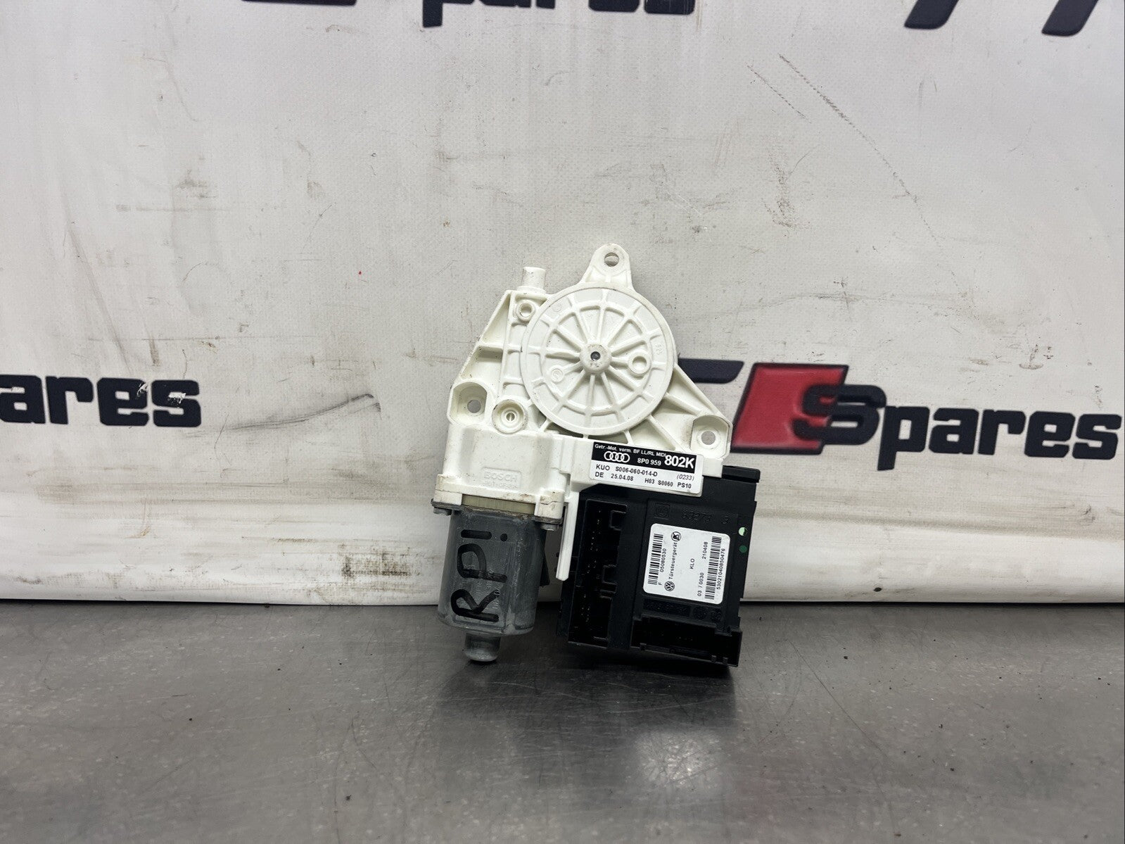 Audi A3 03-12 n/s near passenger left front window motor 8P0959802K 