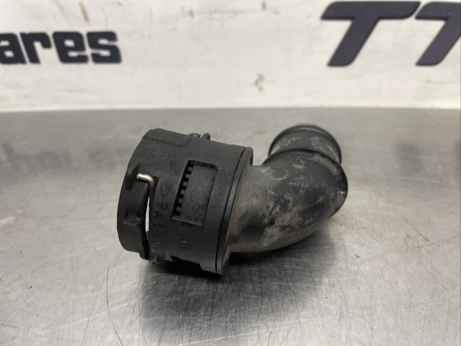 Coolant Flange For Audi A3 Q3 Seat ALTEA ARONA LEON TOLEDO 1K0122073l