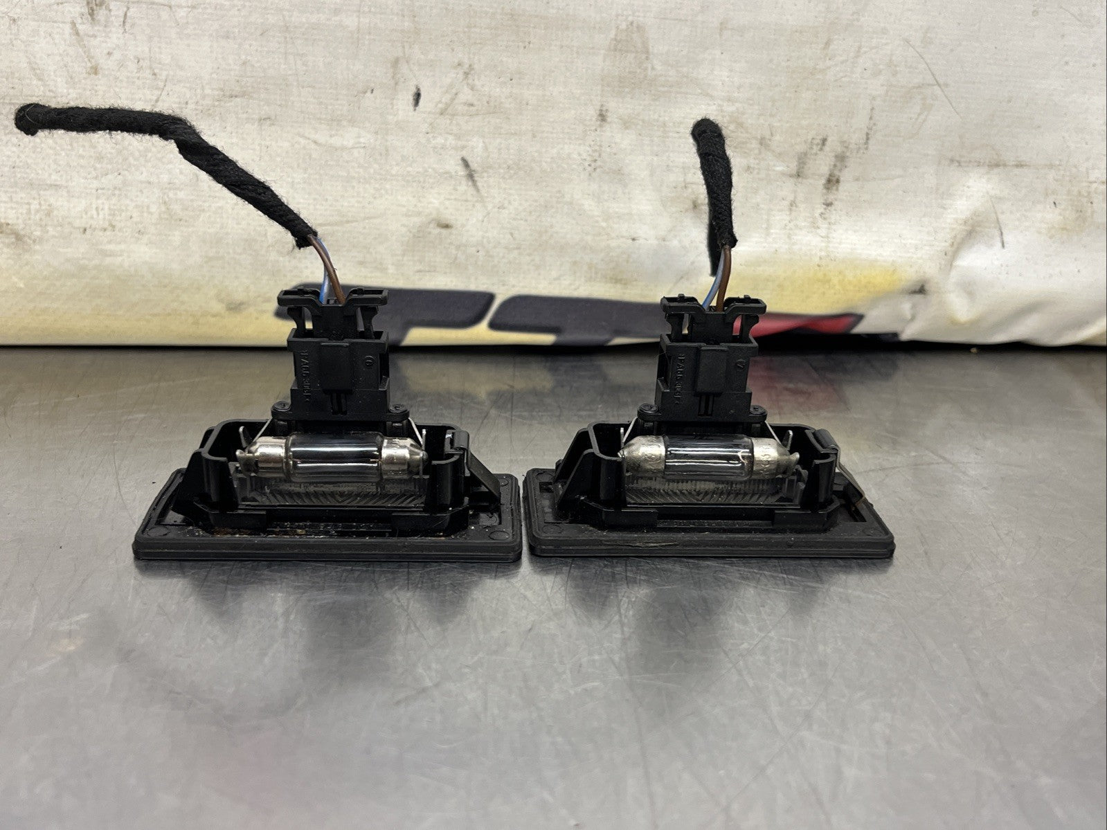 8T0943021 Genuine Audi License Plate Light Right & Left 8T0943021