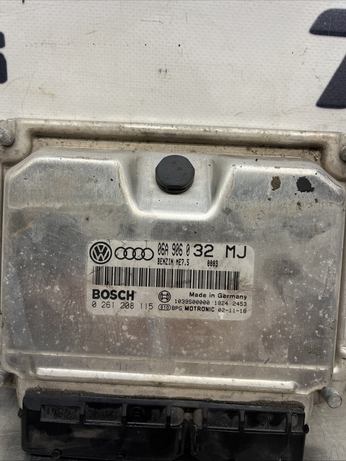 AUDI TT 1.8 SEAT LEON ECU 06A906032MJ 0261208115