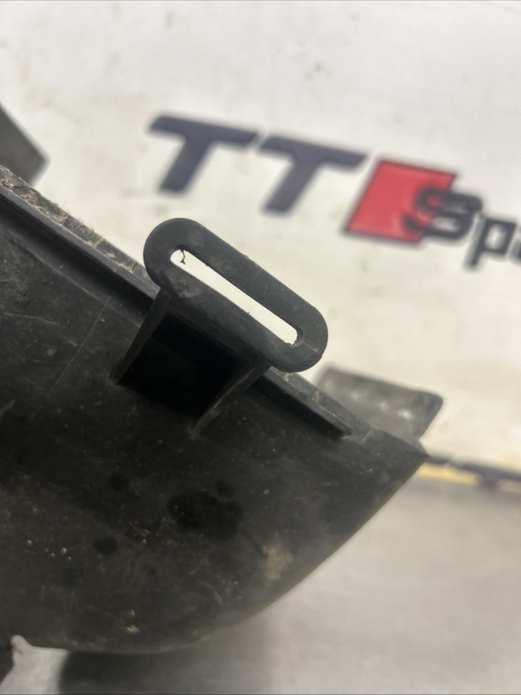 AUDI TT INTERCOOLER AIR GUIDE DRIVERS /OFFSIDE Mk1 8N 98-06 8N0117336A