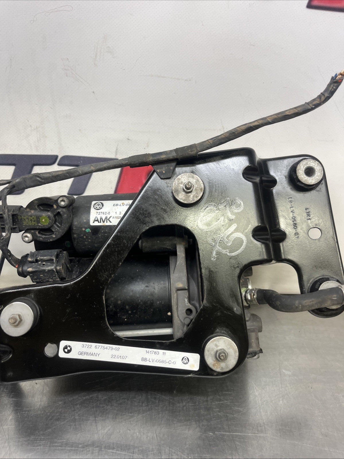 BMW EX5 E70 AIR RIDE SUSPENSION PUMP MODULE COMPRESSOR  6775479-02  6775479-02