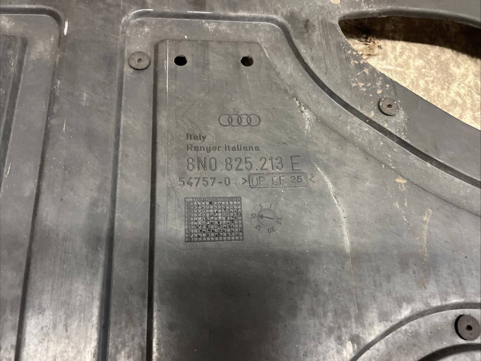 8n0825213e Mk1 TT Fwd Rear Undertray Good Condition