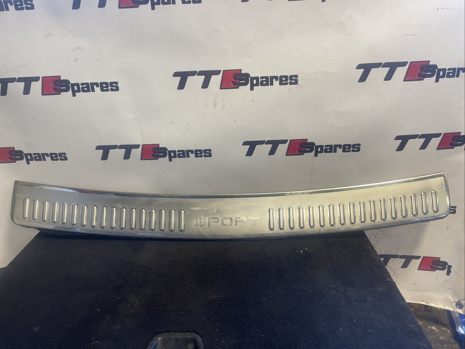 GENUINE RANGE ROVER SPORT 2005 - 2012 TAILAGTE SCUFF PLATE LR007322