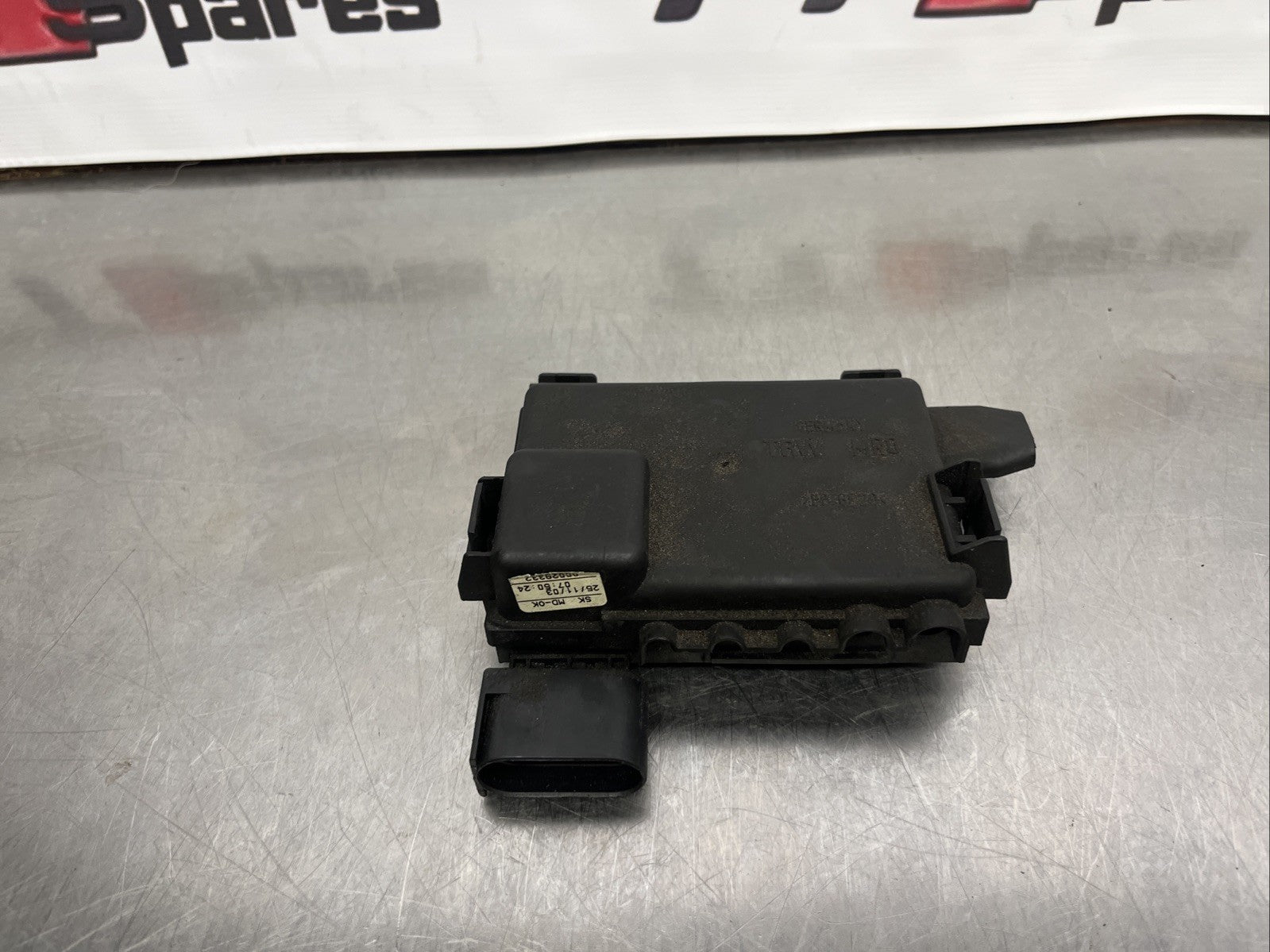 Audi TT 8N Mk1 3.2 V6 BHE Battery Engine Bay Fuse Box 8N0937550D