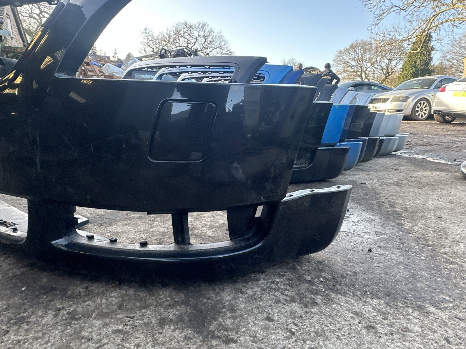 AUDI TT 8N 225 FRONT BUMPER BLACK   NO WASHER JETS / NO GRILLES