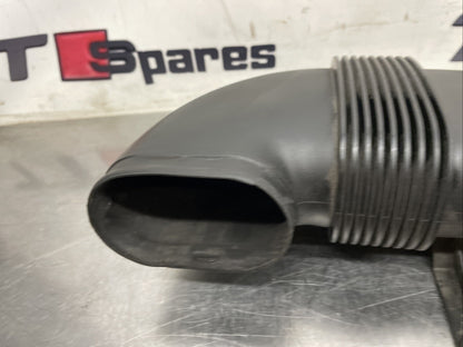 BMW X5 INTAKE AIR DUCT LOWER PIPE E70 E71 X5 X6 3.0D 30D PART OF 7799364