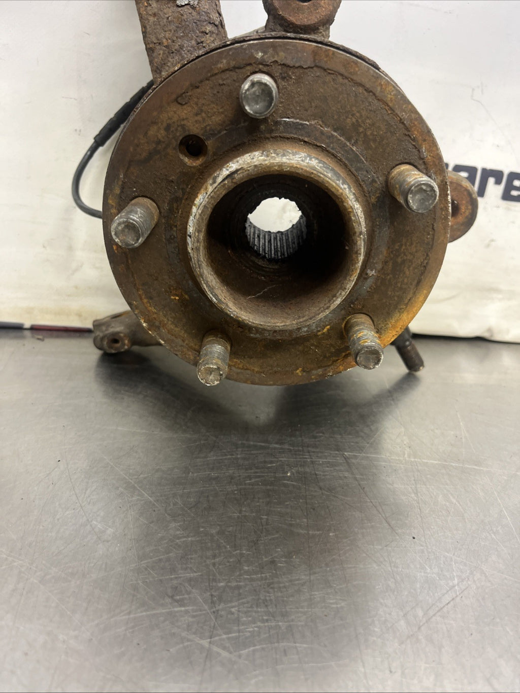 RANGE ROVER VOGUE L322 N/S PASSENGER SIDE LEFT FRONT WHEEL HUB